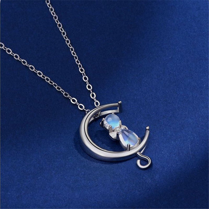 Collier Croissant en Pierre de Lune et Chaton