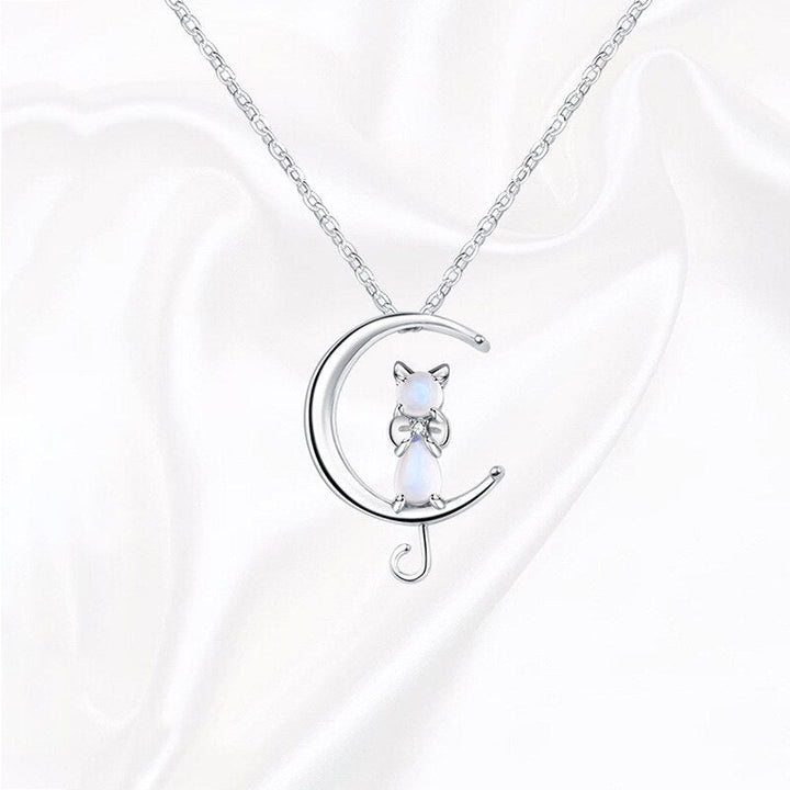 Collier Croissant en Pierre de Lune et Chaton