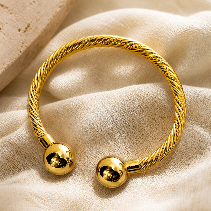 Bracelet ouvert en or sculpté