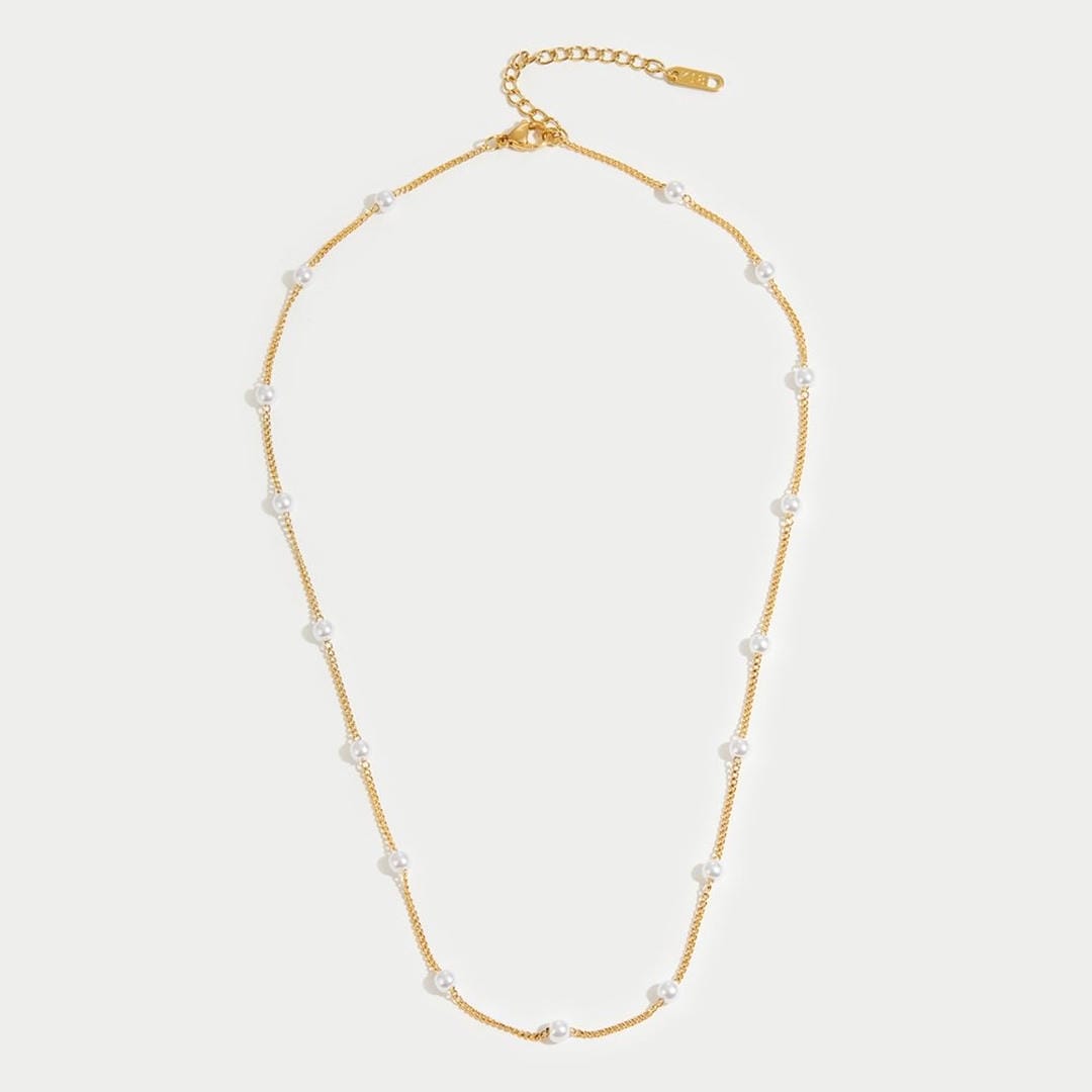 Collier intemporel en perles dorées