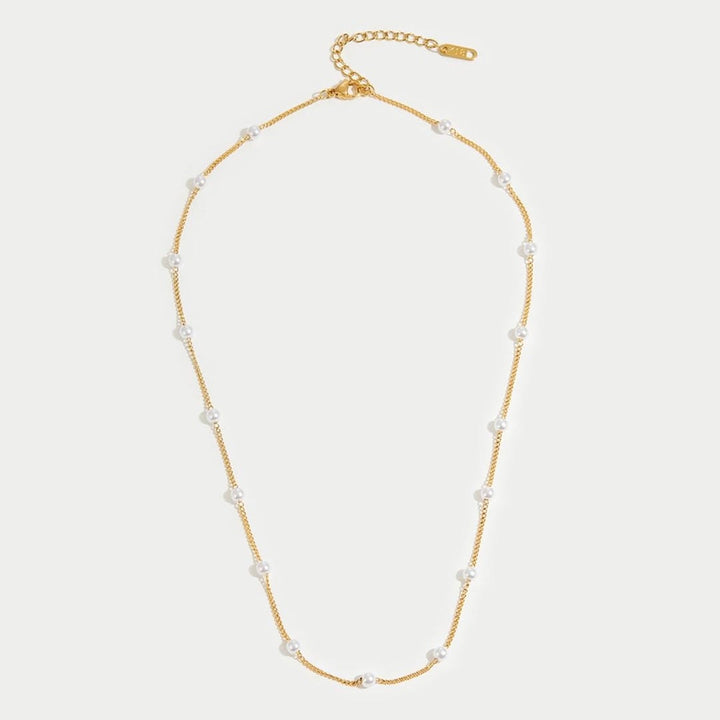 Collier intemporel en perles dorées