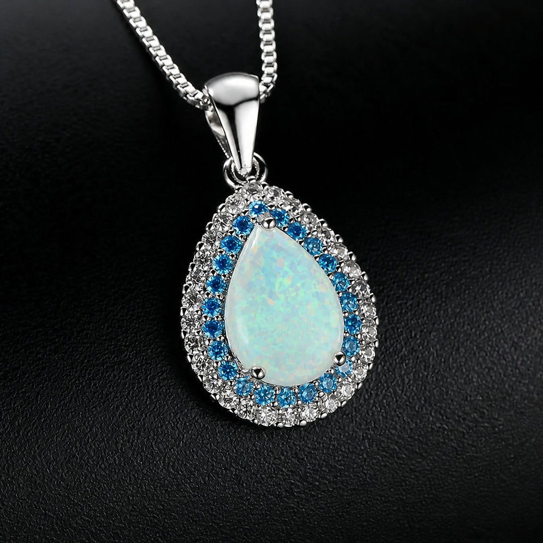 Collier en opale bleue cristalline