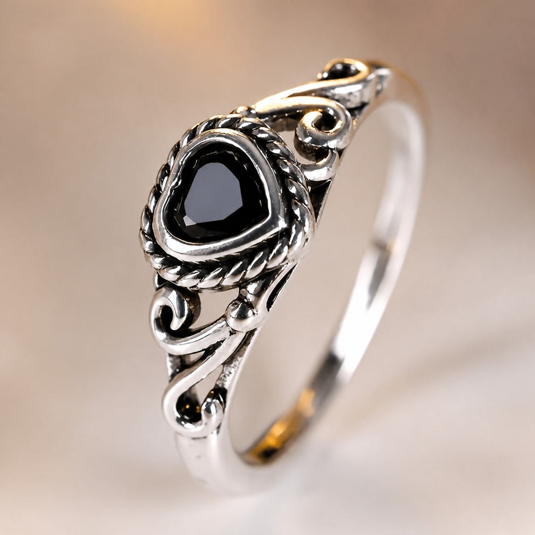 Bague en zirconium avec cœur en onyx