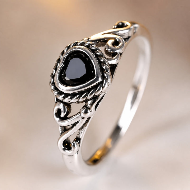 Bague en zirconium avec cœur en onyx