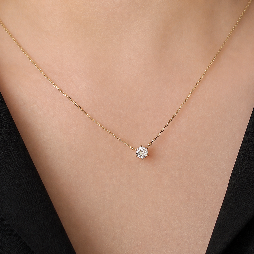 Collier intemporel en or et zircon