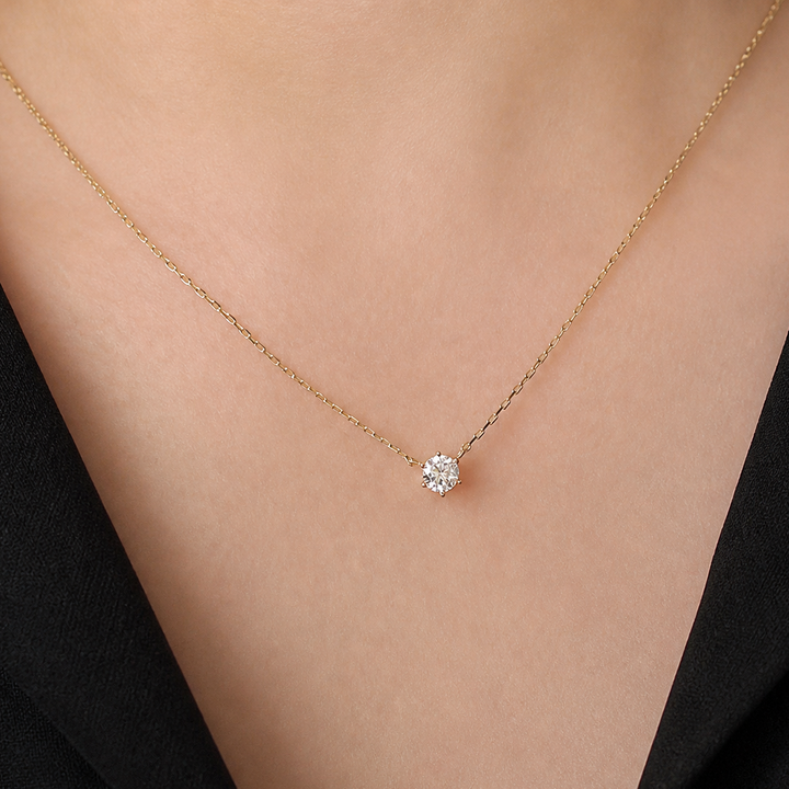 Collier intemporel en or et zircon