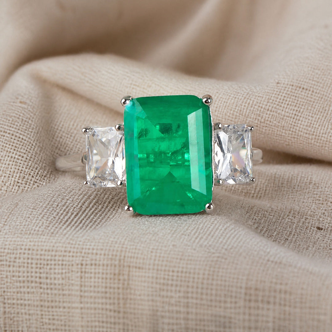 Bague Avenue en Or Blanc avec Émeraude