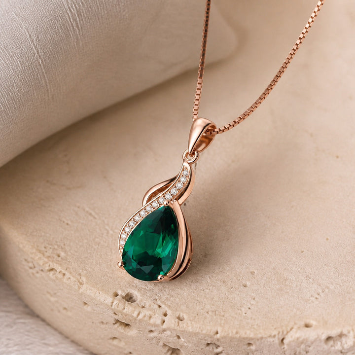 Collier Pendentif en Émeraude en Forme de Goutte