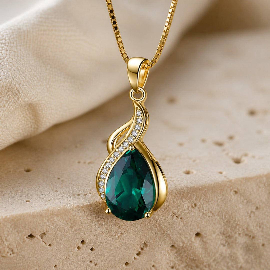 Collier Pendentif en Émeraude en Forme de Goutte