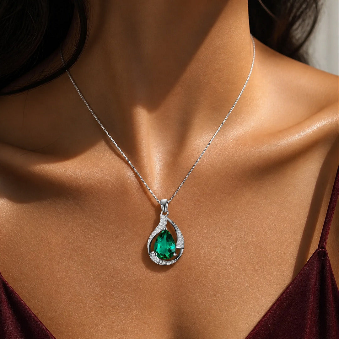 Collier Pendentif Émeraude Murmure