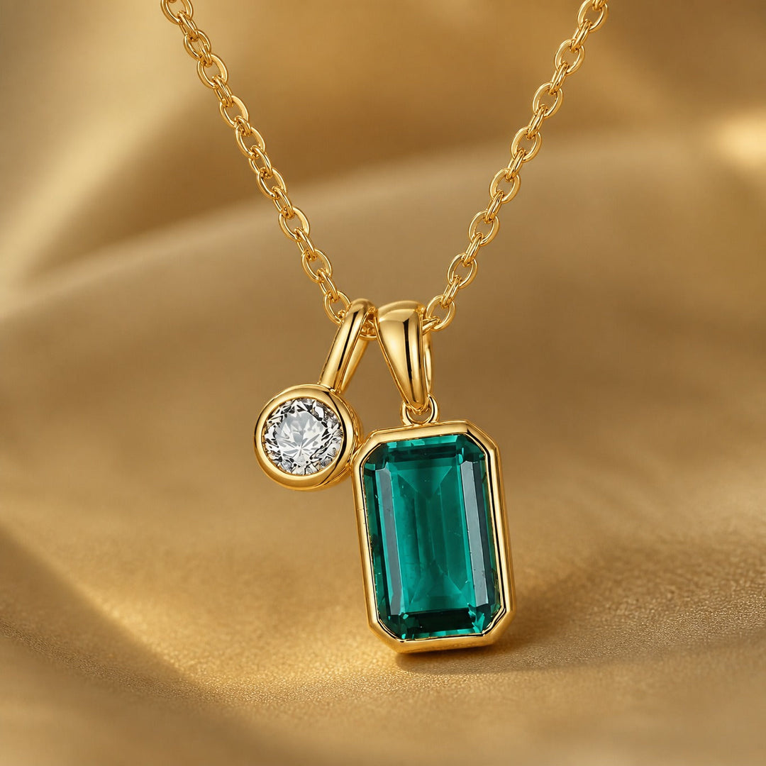 Collier en or avec émeraude