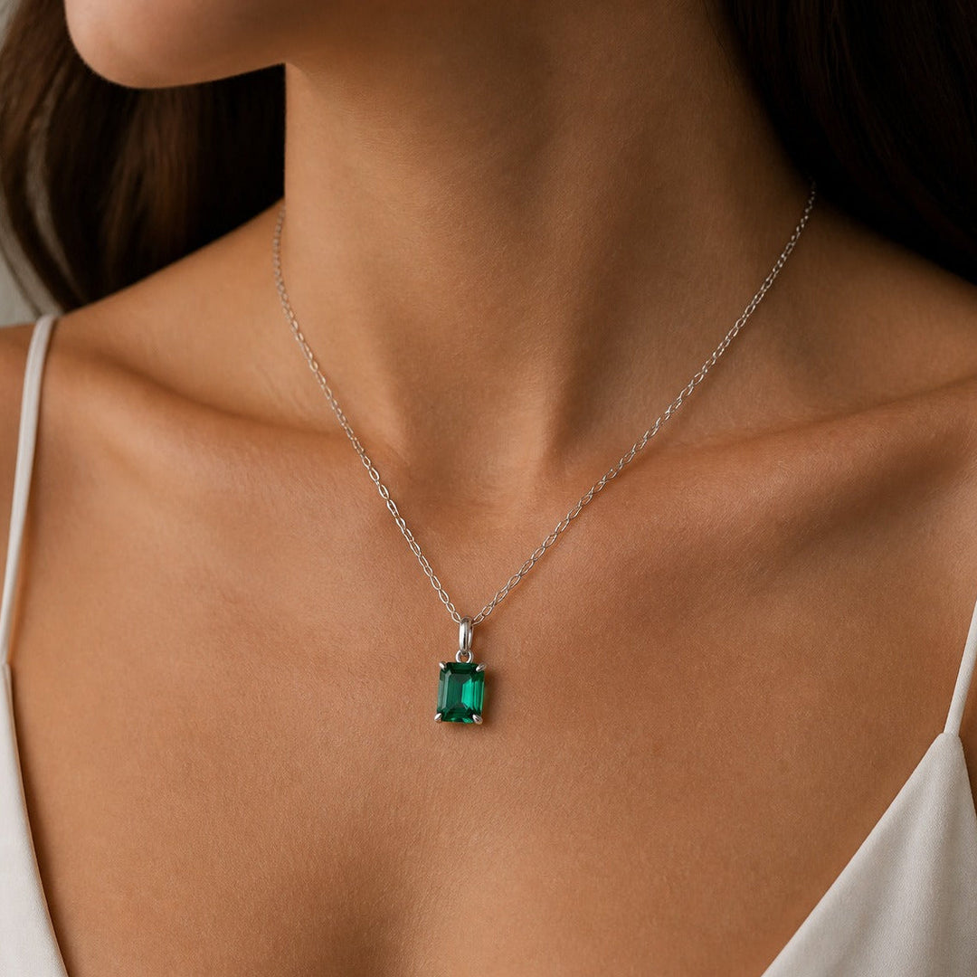 Collier Héritage en Or Blanc avec Émeraude