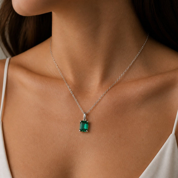 Collier Héritage en Or Blanc avec Émeraude