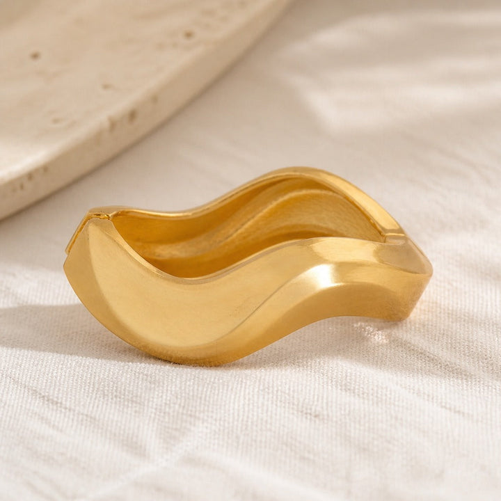 Bracelet en or courbé royal