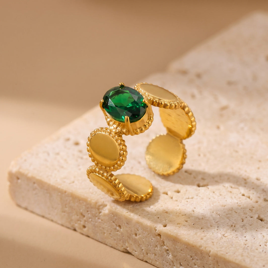 Bague en or avec émeraude ovale
