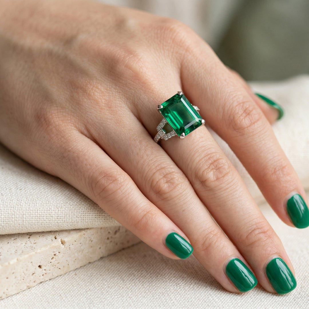 Bague de déclaration Émeraude Élégance