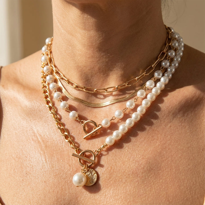 Collier superposé en perles contemporaines