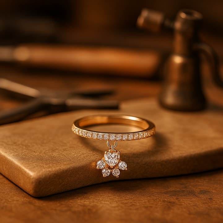 Bague Vintage Patte de Chat avec Pierre en Cœur – Tons Or et Argent