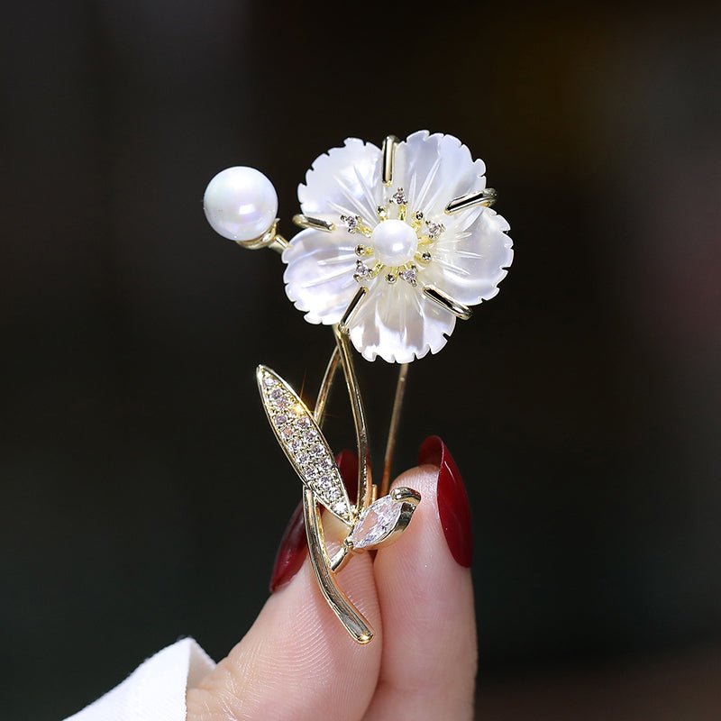 Broche en forme de fleur en perles