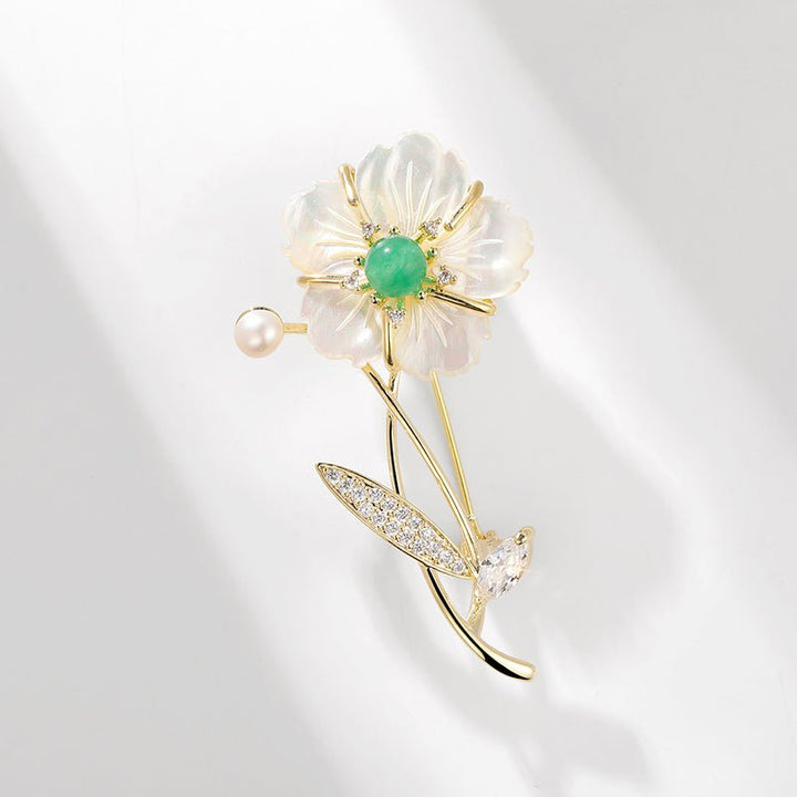 Broche en forme de fleur en perles