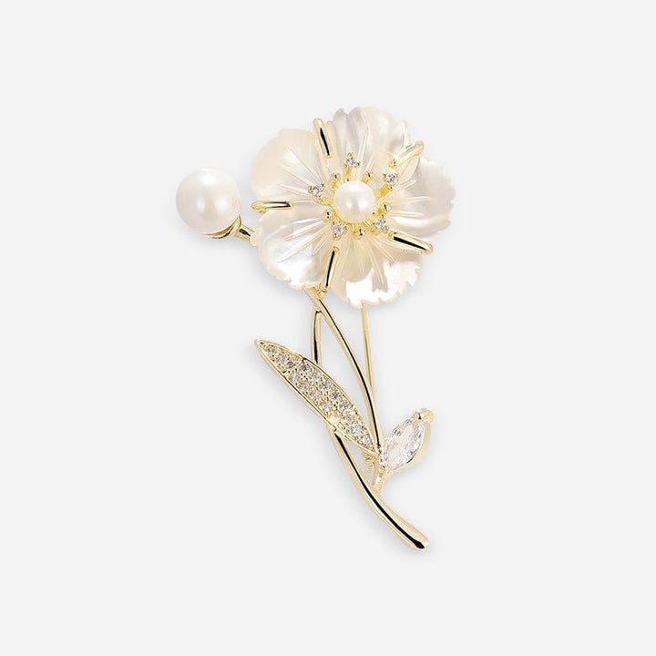 Broche en forme de fleur en perles