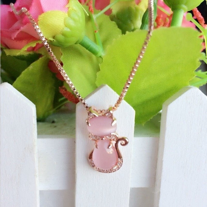 Collier de chat en pierre rose adorable avec zircon