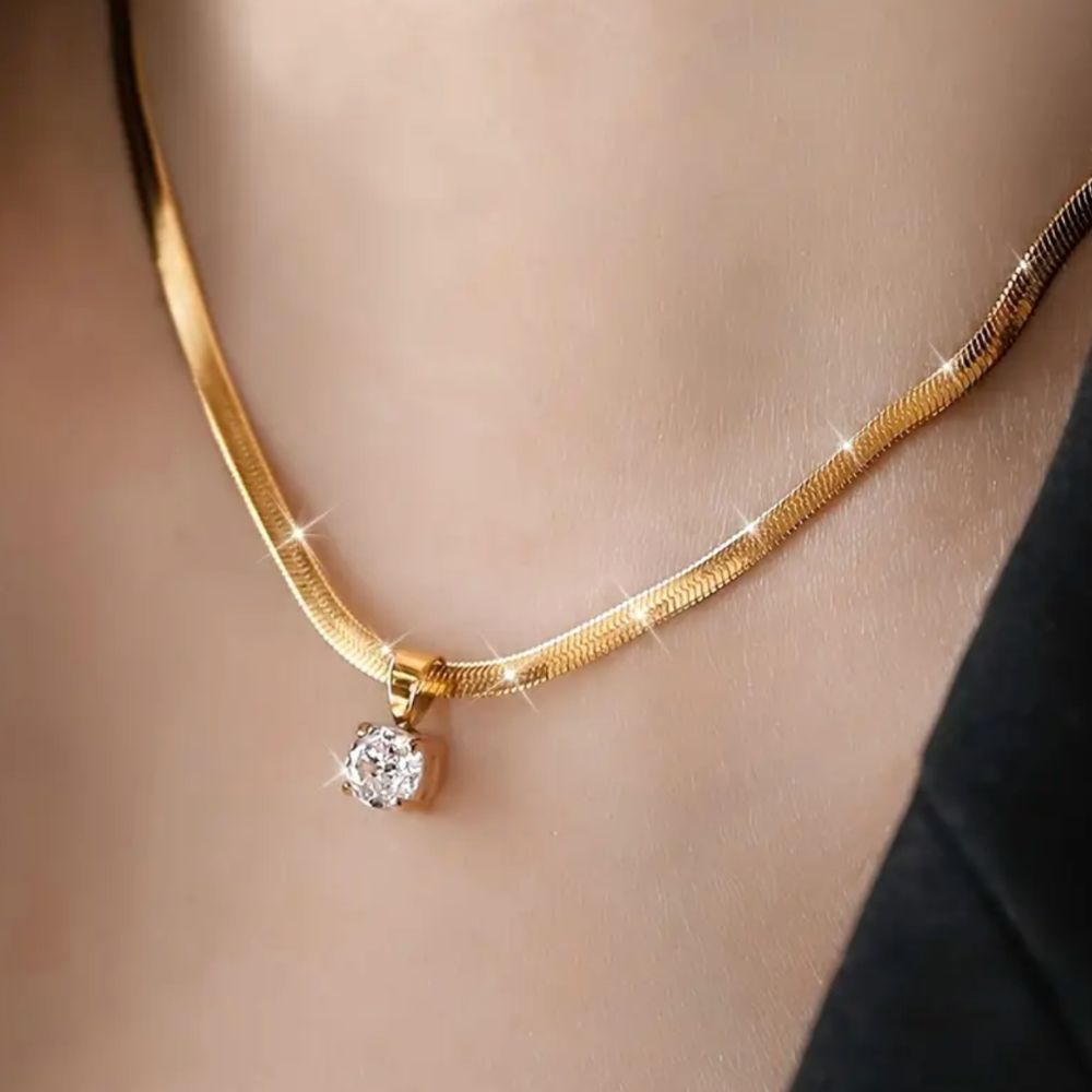 Collier en Or avec Pendentif Élégant en Strass
