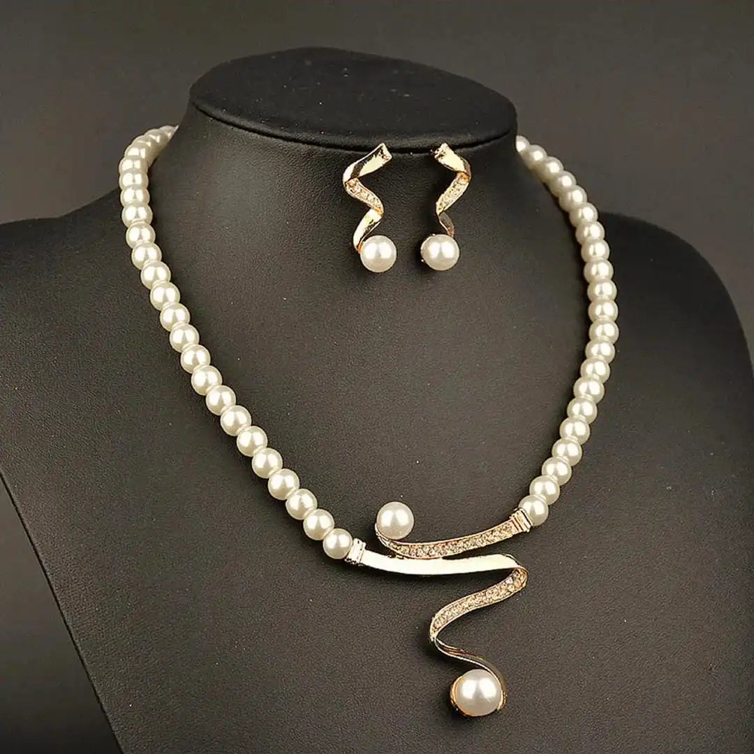 Ensemble de collier en serpentine avec perles de déclaration