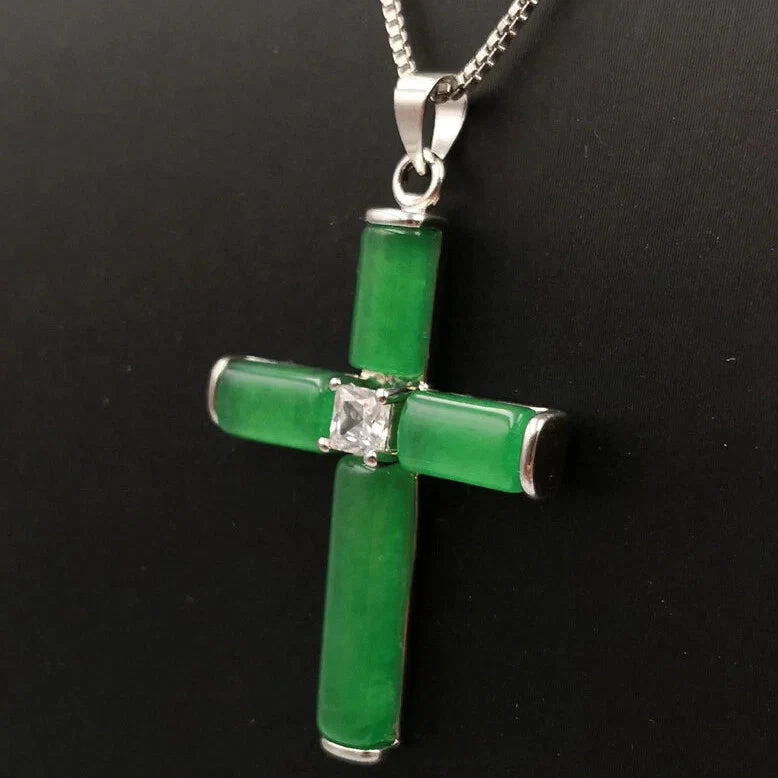 Collier croix en zirconium et jade