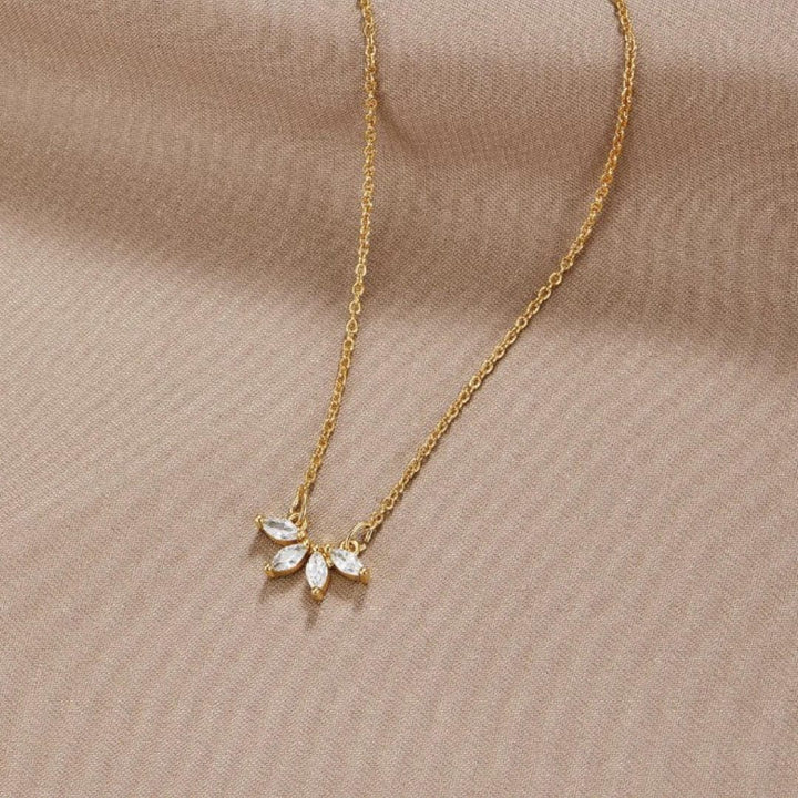 Collier en Cristal Brillant Feuille Omelia