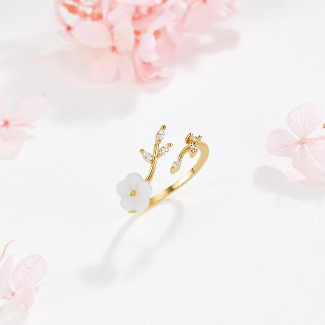 Open gold ring with flowers and leaves