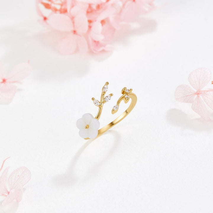 Open gold ring with flowers and leaves
