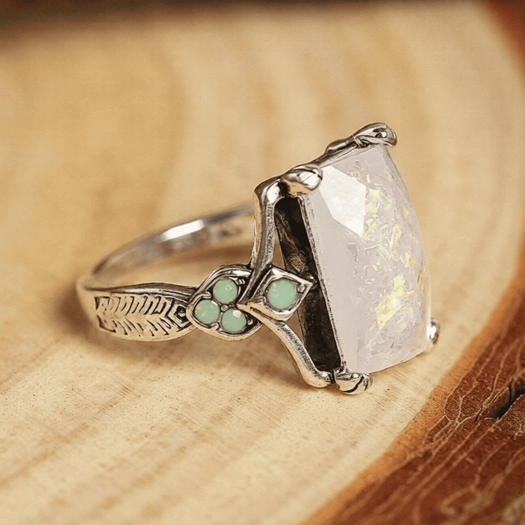 Bague Vintage en Argent avec Opale Blanche